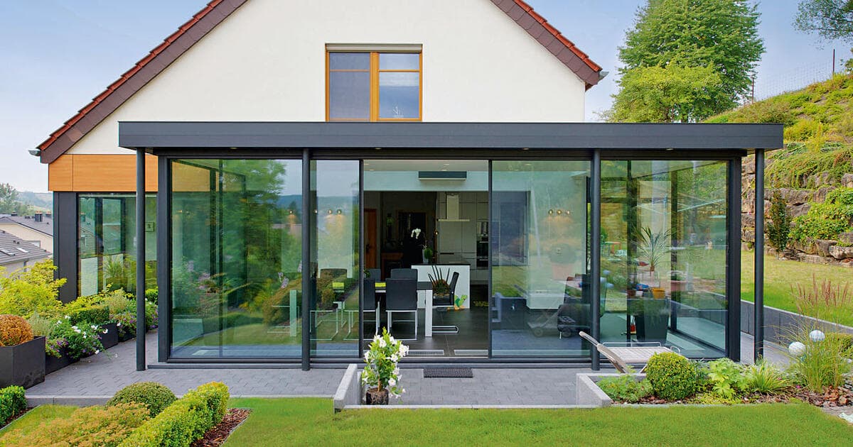 Modernes Design trifft Funktionalität: Terrassenüberdachung mit Markise