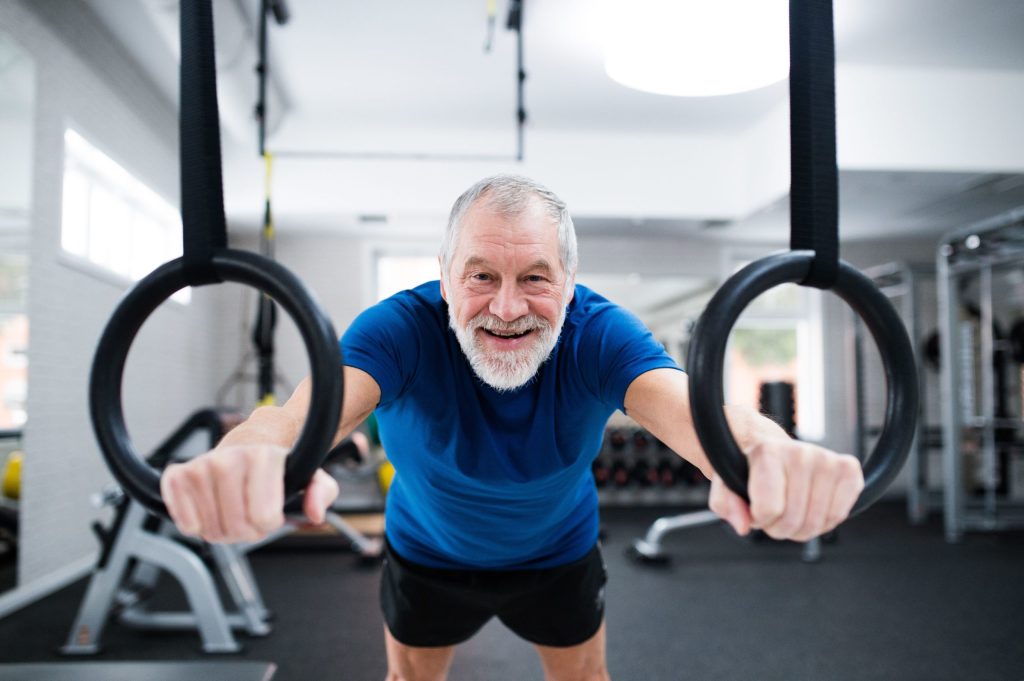 Seniorensport zuhause: Übungen für mehr Mobilität im Alltag